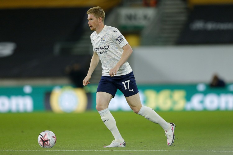 成都蓉城教练组现场观战中韩战，徐正源、金亨镒在场