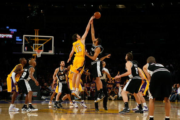 曼联对阵西汉姆联：阿莫林的换人争议与球队表现分析