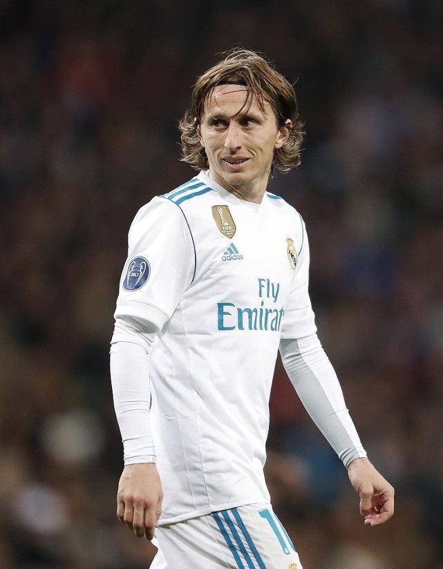 莱奥头发被拽找阿切尔比理论，后者：敢再指我就掰断你手指头